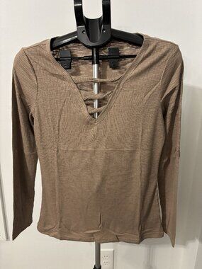 Women's casual long sleeve top coffee color by Poetsky. Size XL NEW